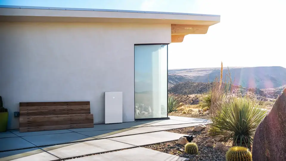 Tesla Powerwall Operating on a Desert Home in Extreme Arizona Heat